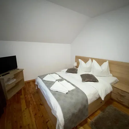 Casa Edelweiss Apartment *